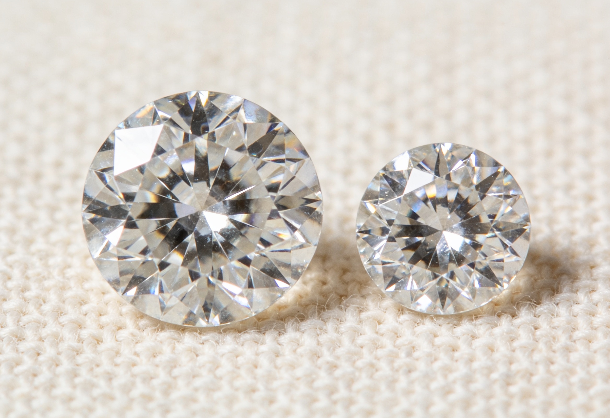 Diamond Carat Size Guide: How Big Each Carat Looks 3 One carat and two carat diamonds side by side comparing size