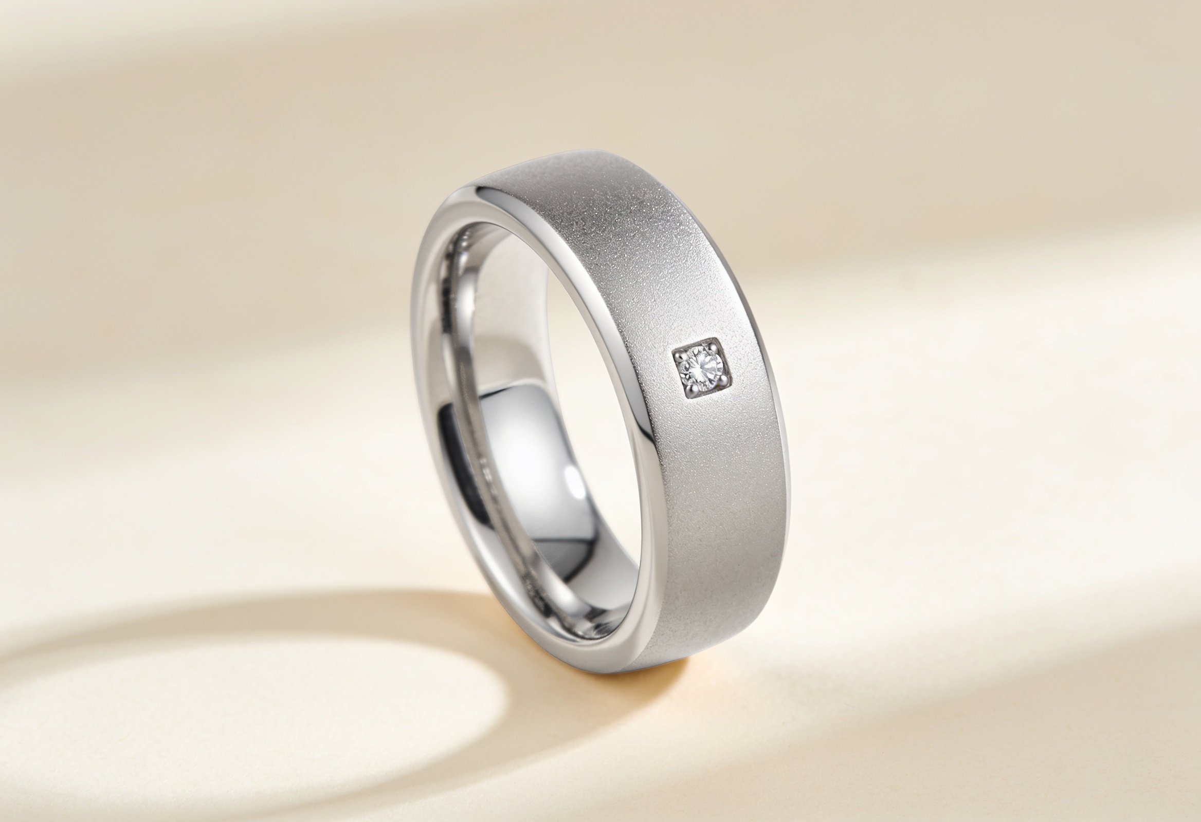 Men's wedding band with a flush-set lab grown diamond