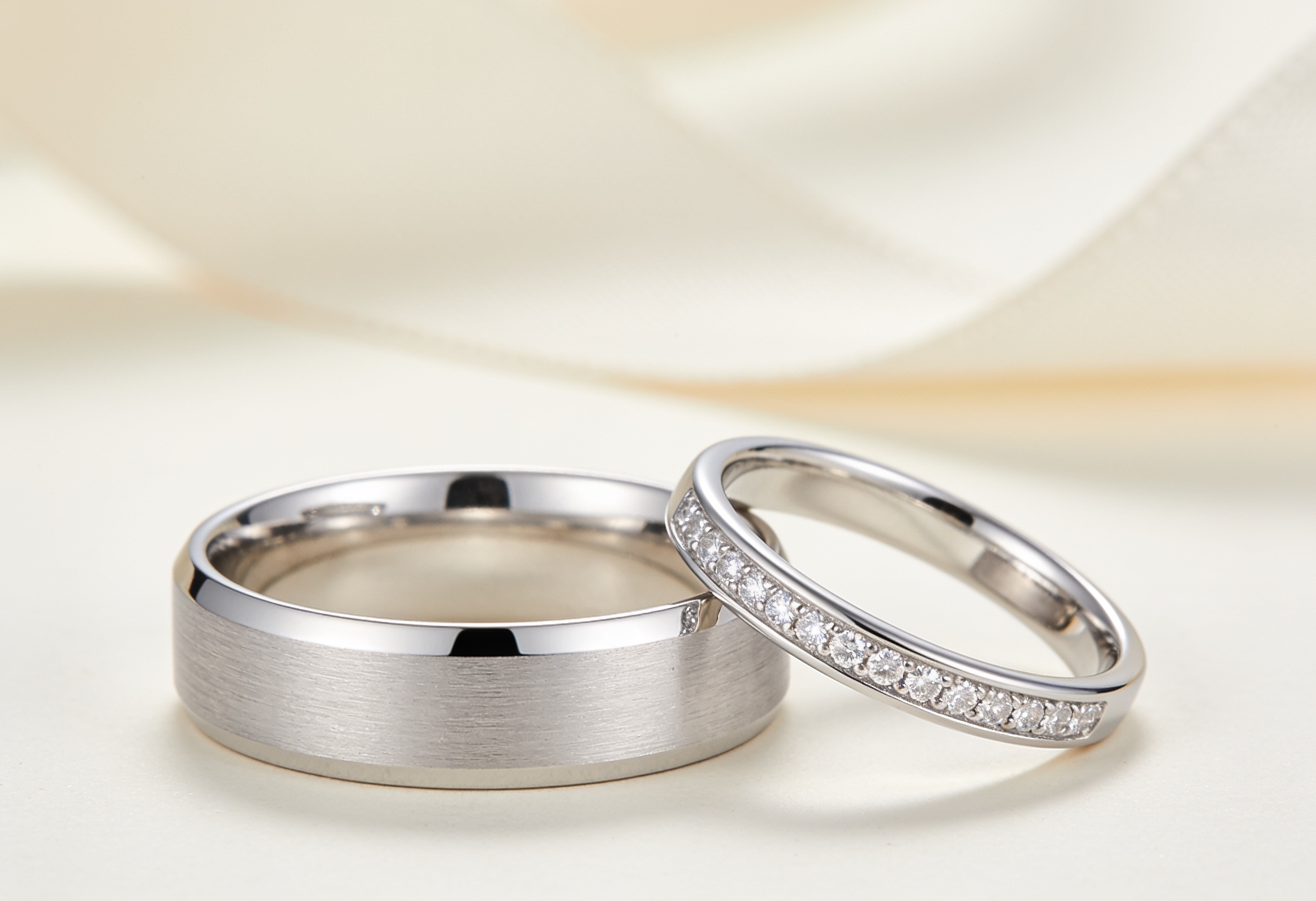 His and hers matching wedding band set